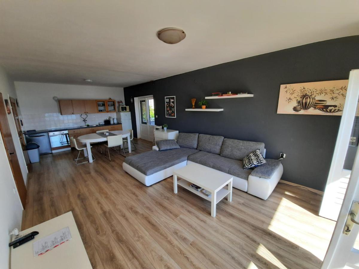 Sea View Nona Apartment Криквеница Екстериор снимка